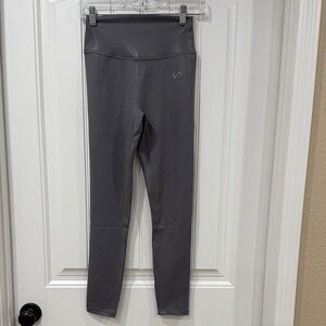 NWOT TLF Gray Shimmer Leggings Logo